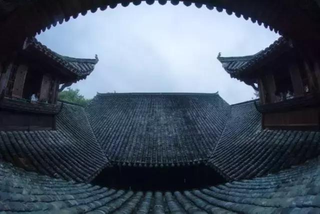 青瓦灰墻，高瓴飛檐，處處消磨時光