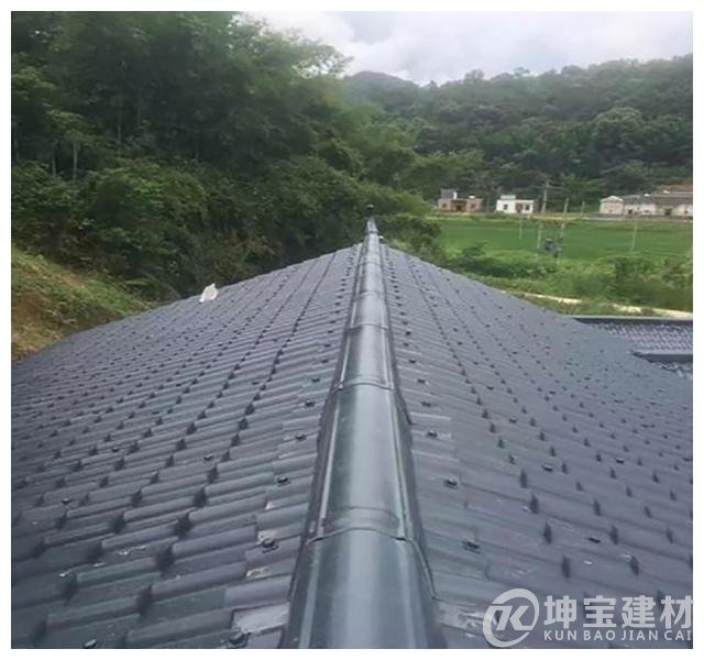 裝修屋頂選彩鋼瓦好還是合成樹脂瓦好？選對了直接節省幾千元