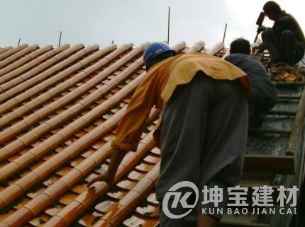 農村屋頂蓋琉璃瓦的坡度多少？多少錢一塊？安裝步驟是什么？